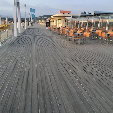Front De Deauville